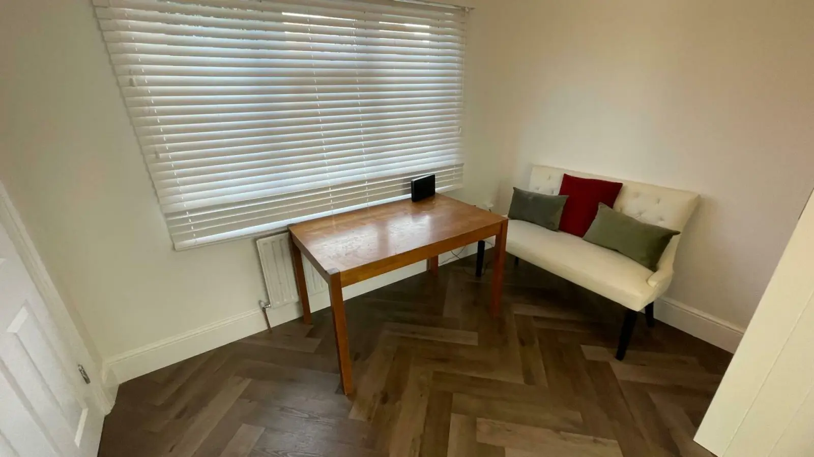 Flat Ruthin Close in Greater London