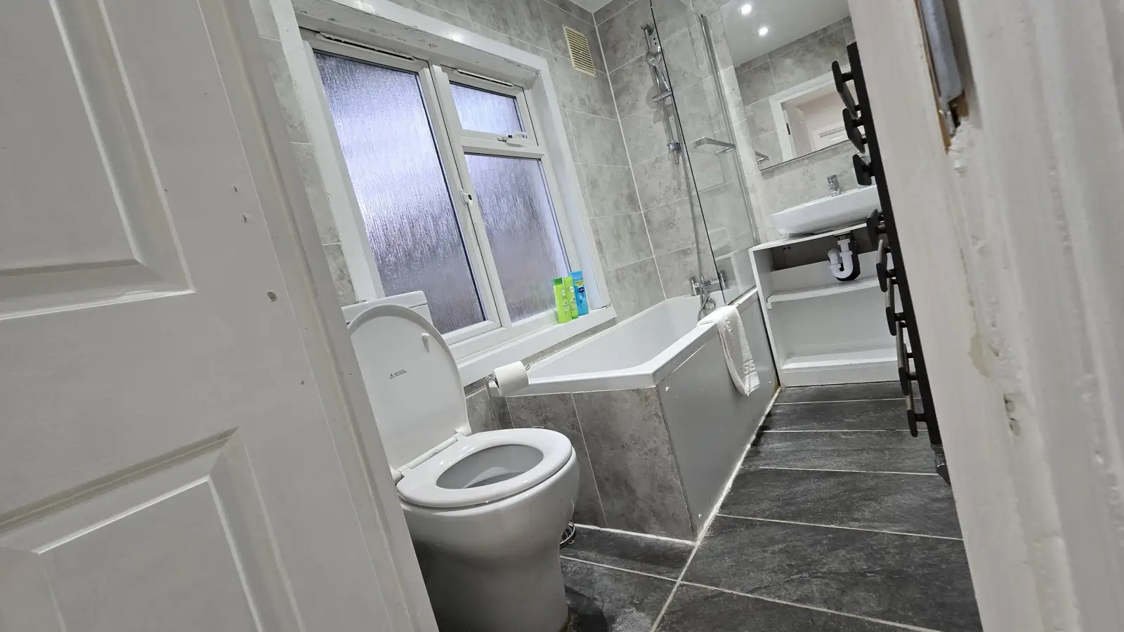 Flat Ruthin Close in Greater London