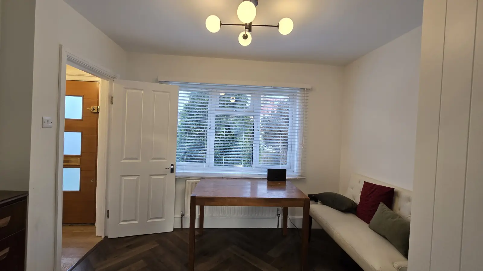 Flat Ruthin Close in Greater London