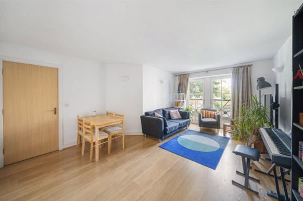 Flat Stockwell Road in Greater London