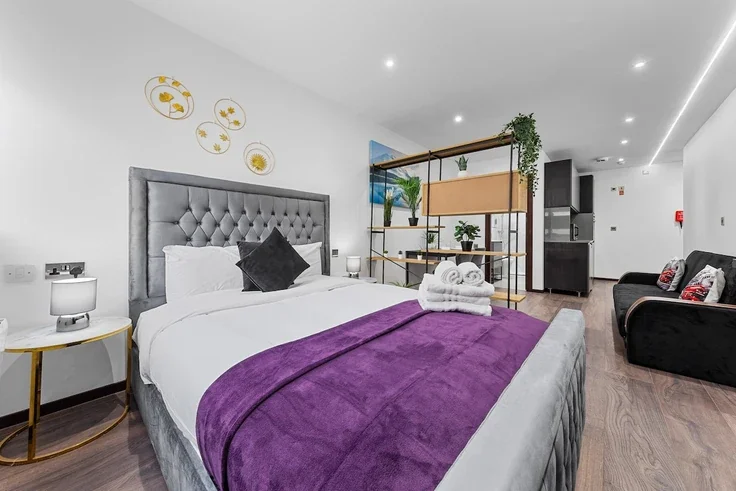 Flat Armitage Road in Greater London