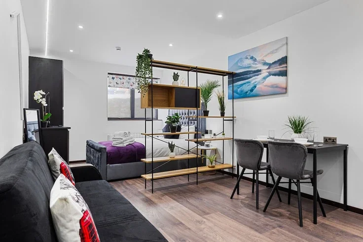 Flat Armitage Road in Greater London