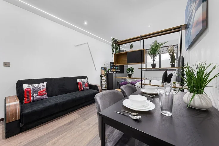 Flat Armitage Road in Greater London