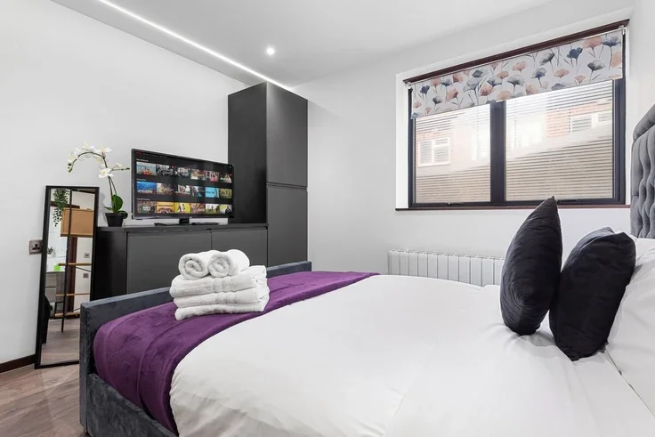 Flat Armitage Road in Greater London