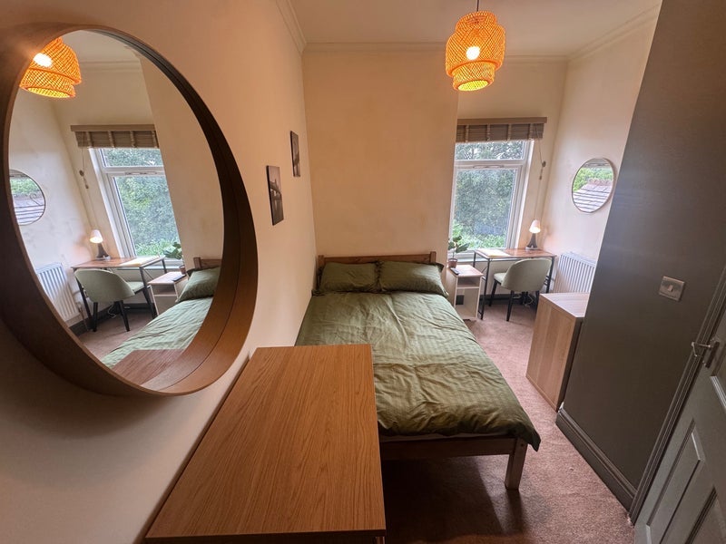 Room Wilfred Place in Stoke-on-Trent