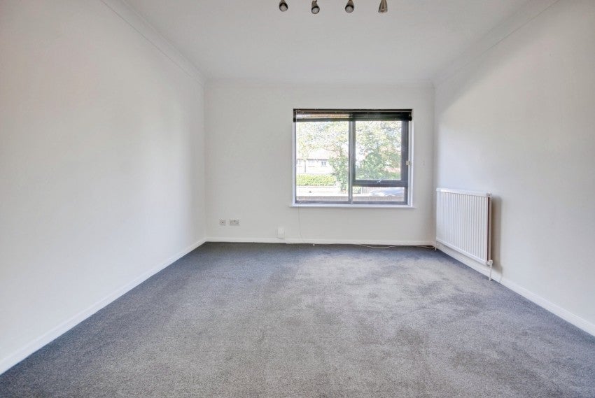 Flat Grandfield Avenue in Watford