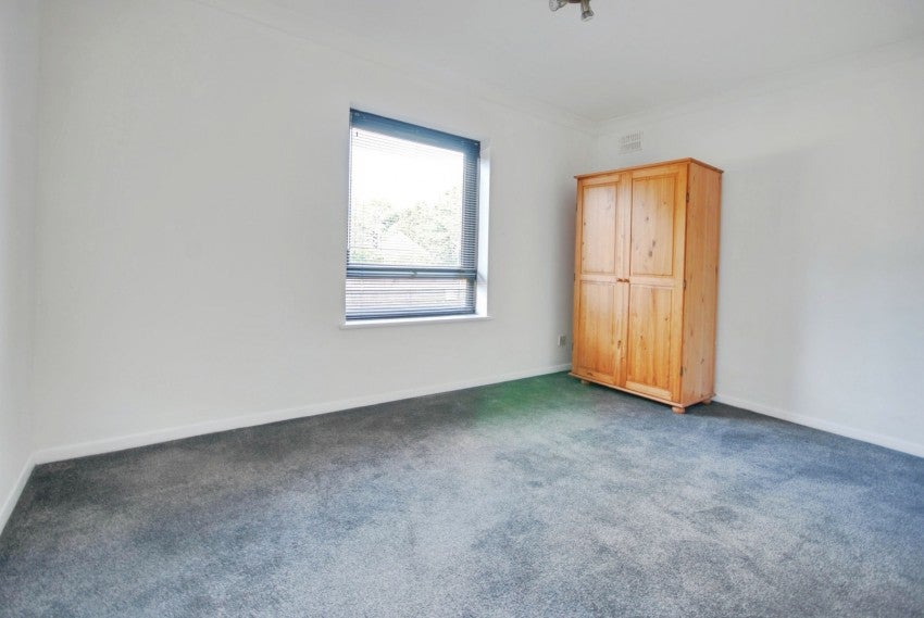 Flat Grandfield Avenue in Watford
