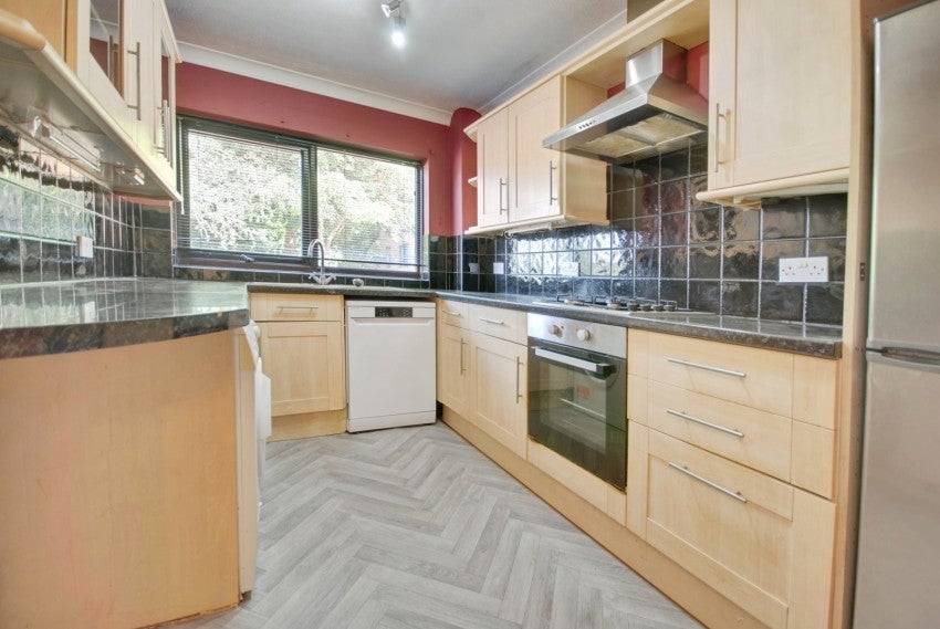 Flat Grandfield Avenue in Watford