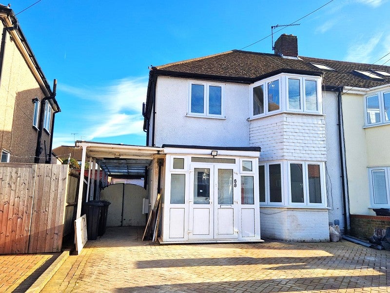 House Cheriton Avenue in Greater London