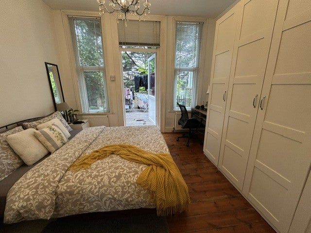 Flat Halesworth Road in Greater London