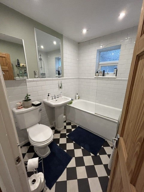Flat Halesworth Road in Greater London