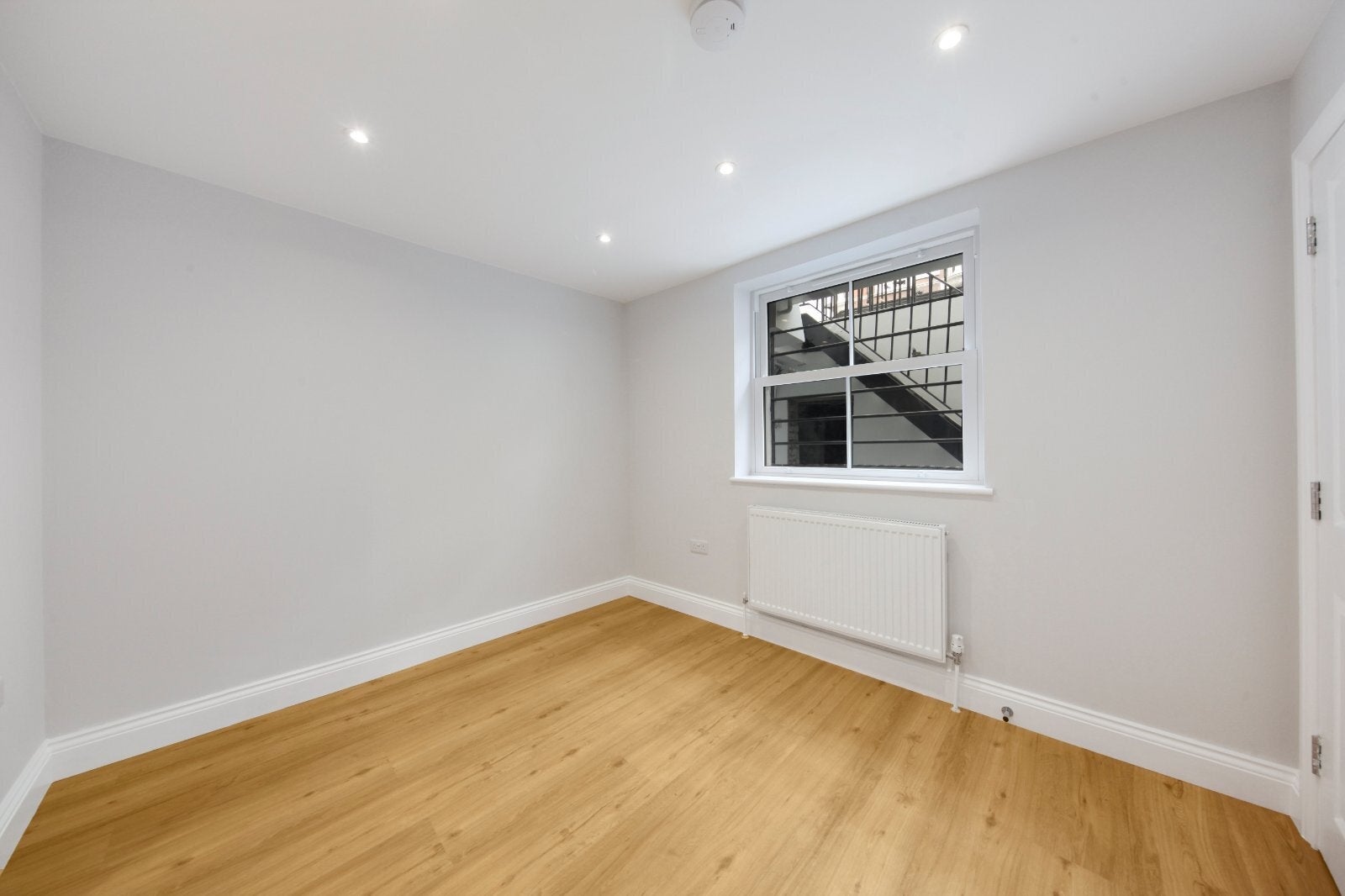 Flat Bell Street in City of Westminster