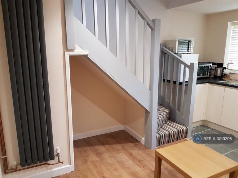 Room Bryansons Close in Bristol