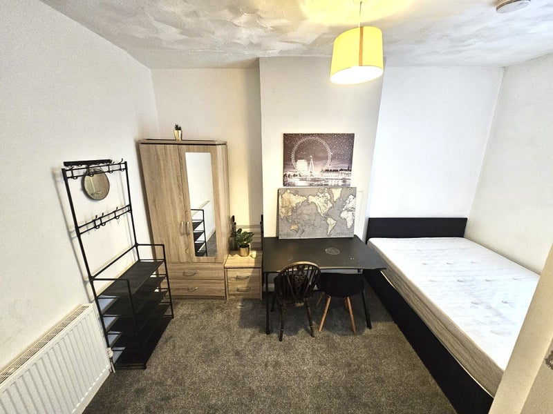 Room Brennand Street in Burnley