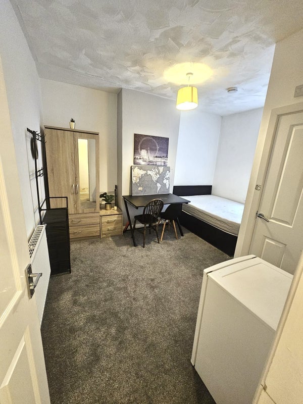 Room Brennand Street in Burnley