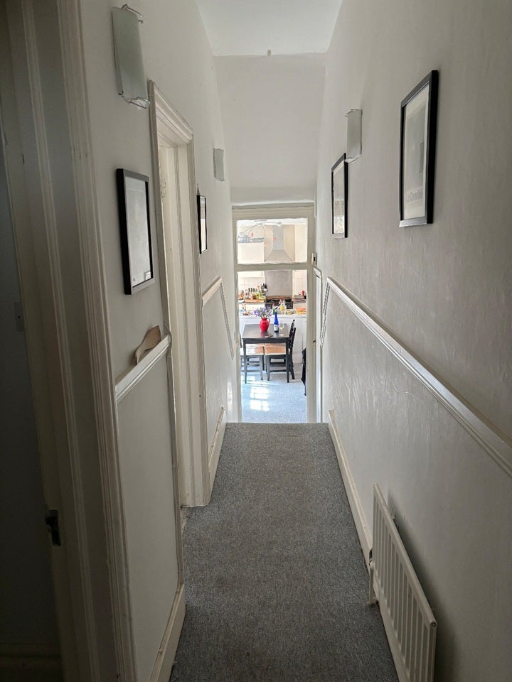 Flat Foyle Road in Greater London
