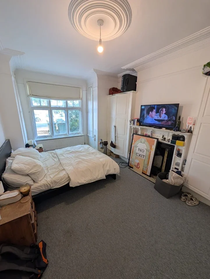 Flat Foyle Road in Greater London