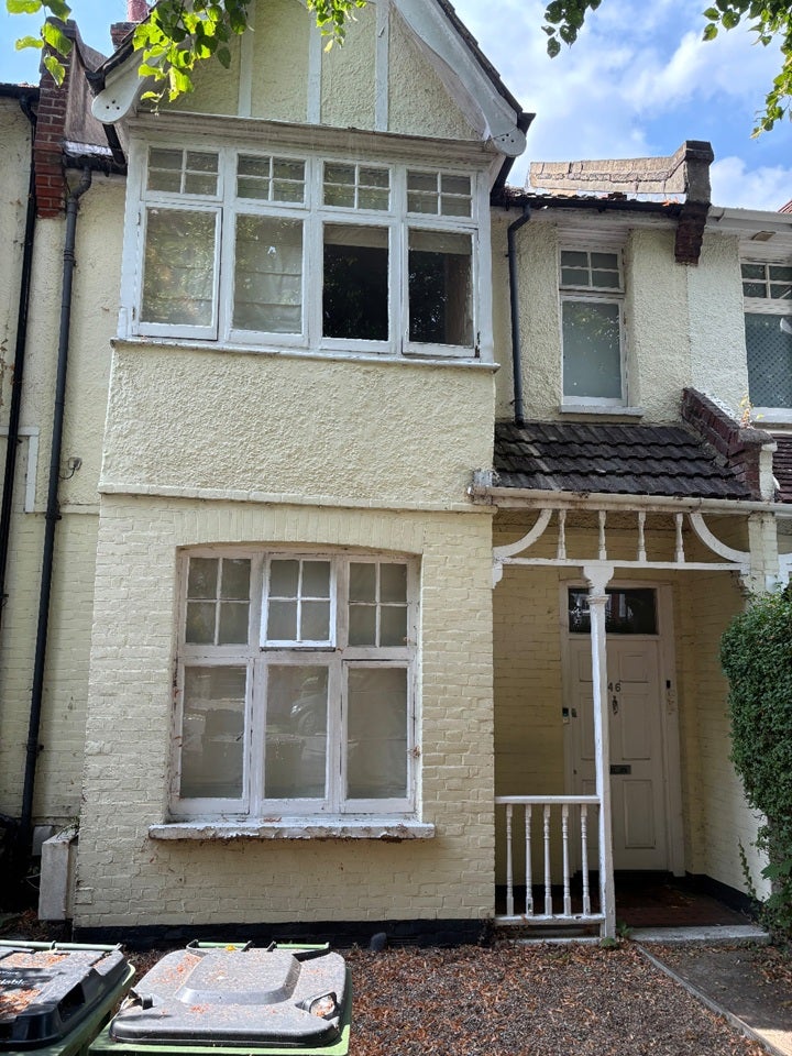 Flat Foyle Road in Greater London