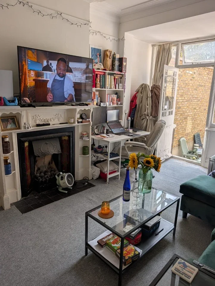 Flat Foyle Road in Greater London