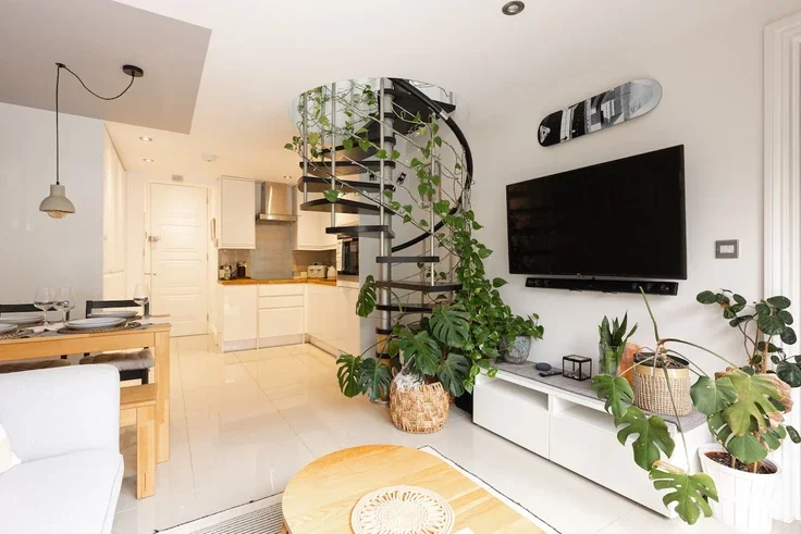 Flat Portland Road in Greater London