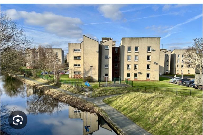 Flat Kingsknowe Court in City of Edinburgh