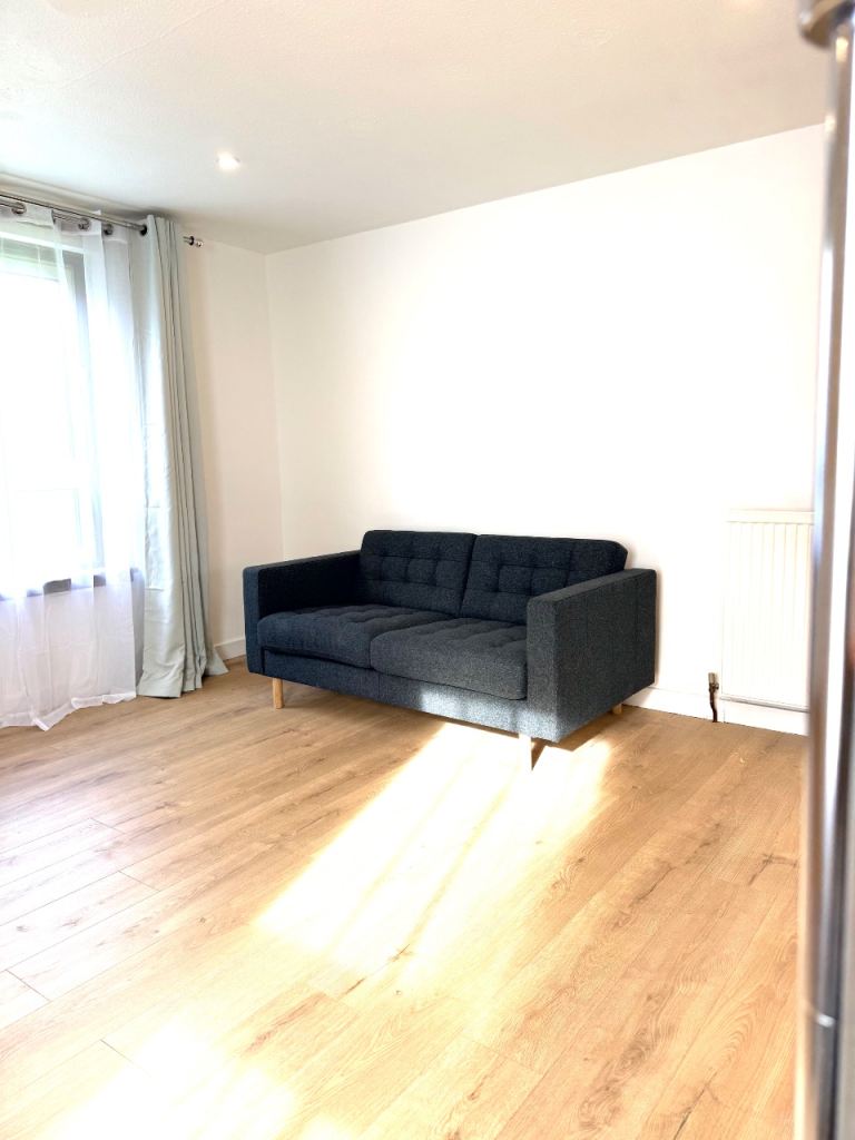 Flat Kingsknowe Court in City of Edinburgh