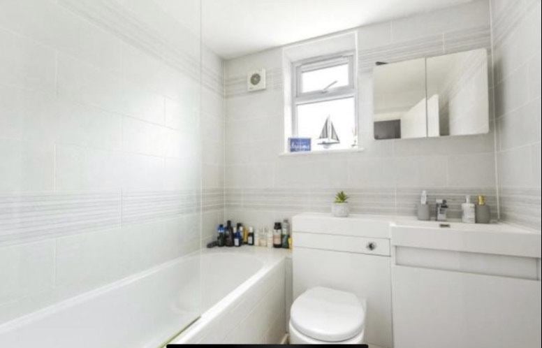 Room High Street in Greater London