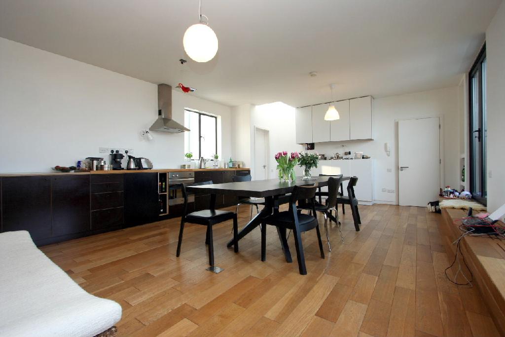 Flat Princelet Street in Greater London