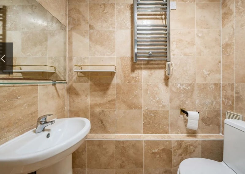 Flat Ashbourne Road in Greater London