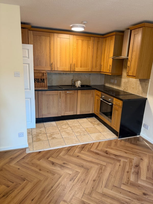 Flat Ashbourne Road in Greater London