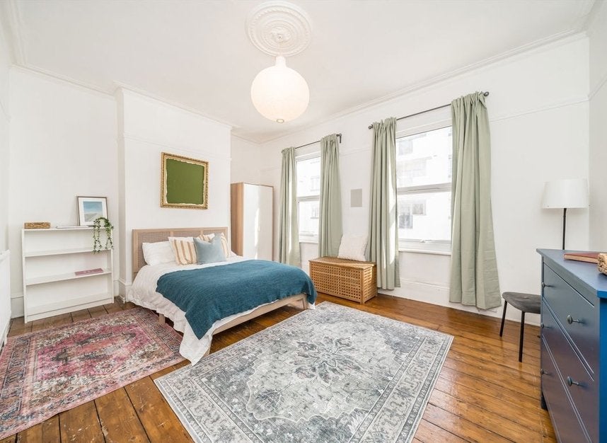 Flat Morrish Road in Greater London