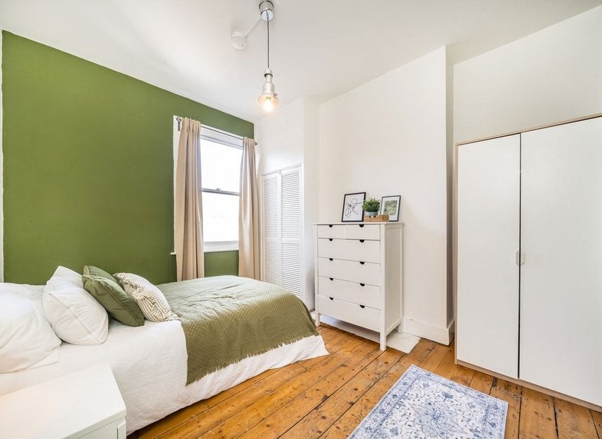 Flat Morrish Road in Greater London