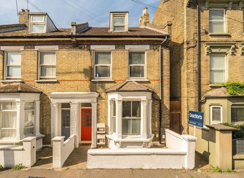 Flat Morrish Road in Greater London