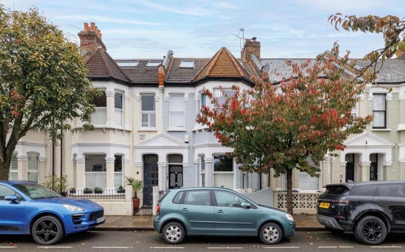 Flat Bronsart Road in Greater London