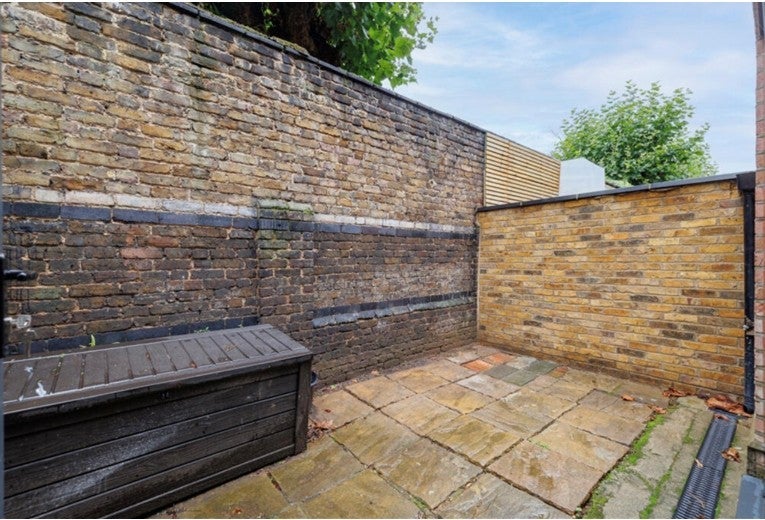 Flat Bronsart Road in Greater London