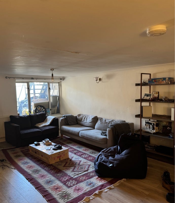 Room Glenarm Road in Greater London