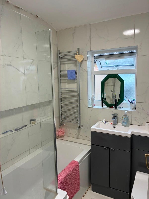 Room Glenarm Road in Greater London