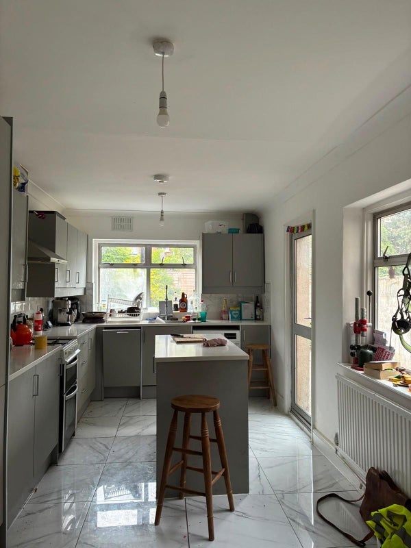 Room Glenarm Road in Greater London