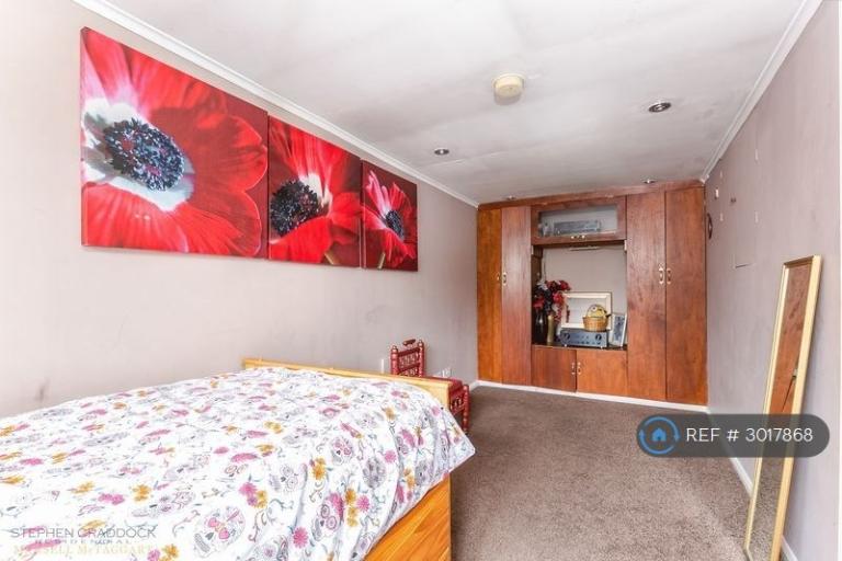 House Feroners Close in Crawley