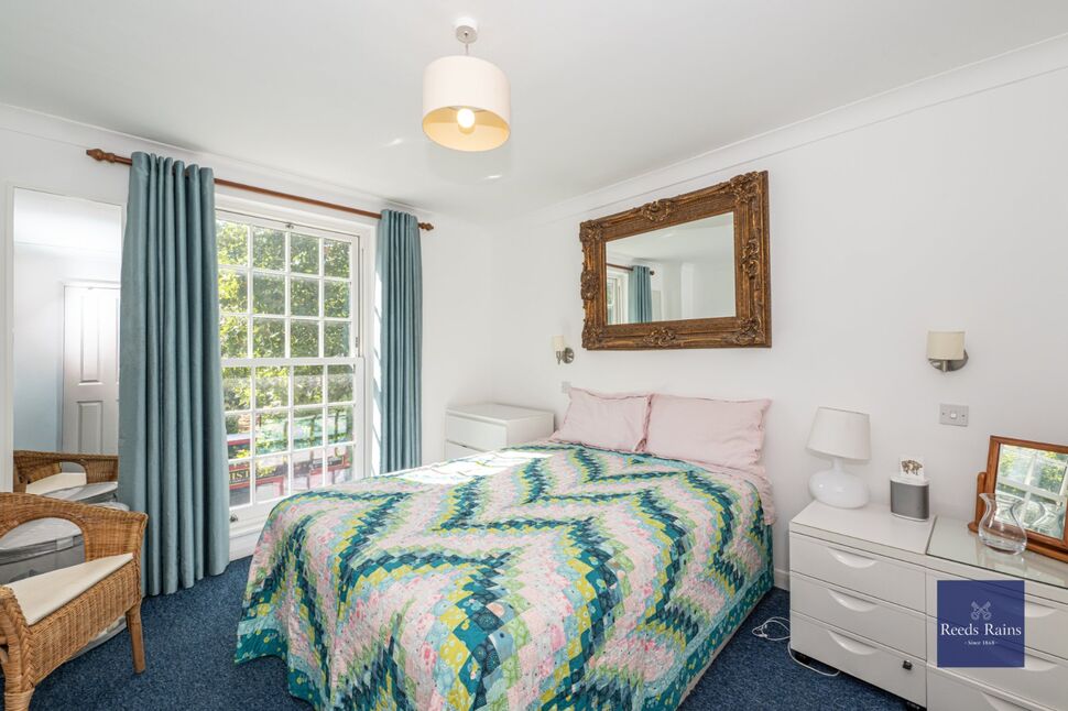 Flat Wincott Street in Greater London