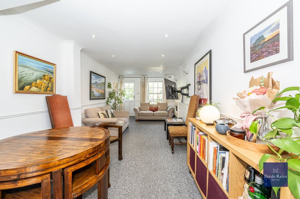 Flat Wincott Street in Greater London
