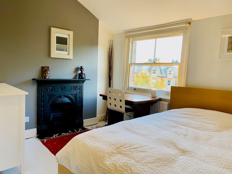 Room Felix Avenue in Greater London