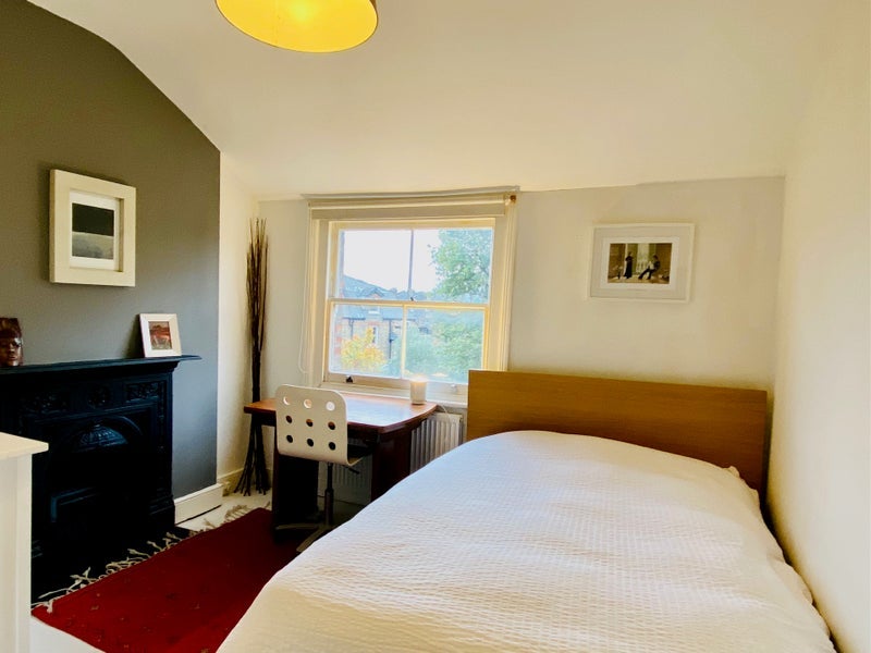 Room Felix Avenue in Greater London