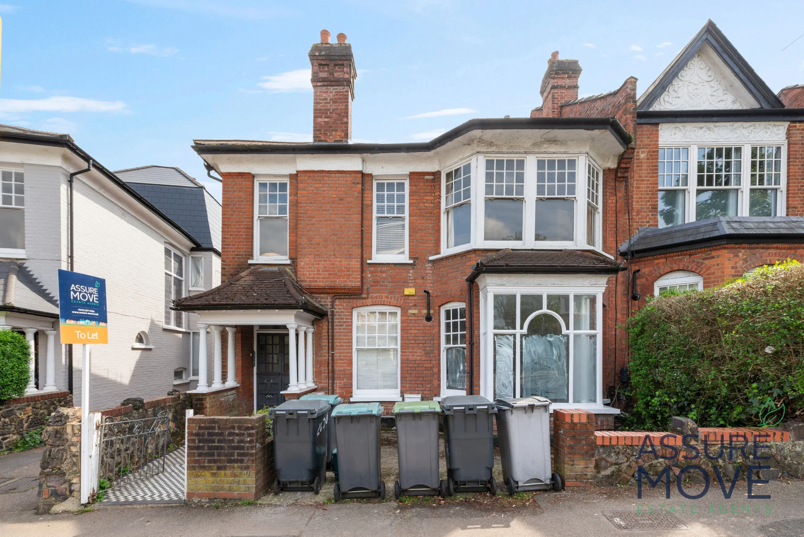 Flat Dukes Avenue in Greater London