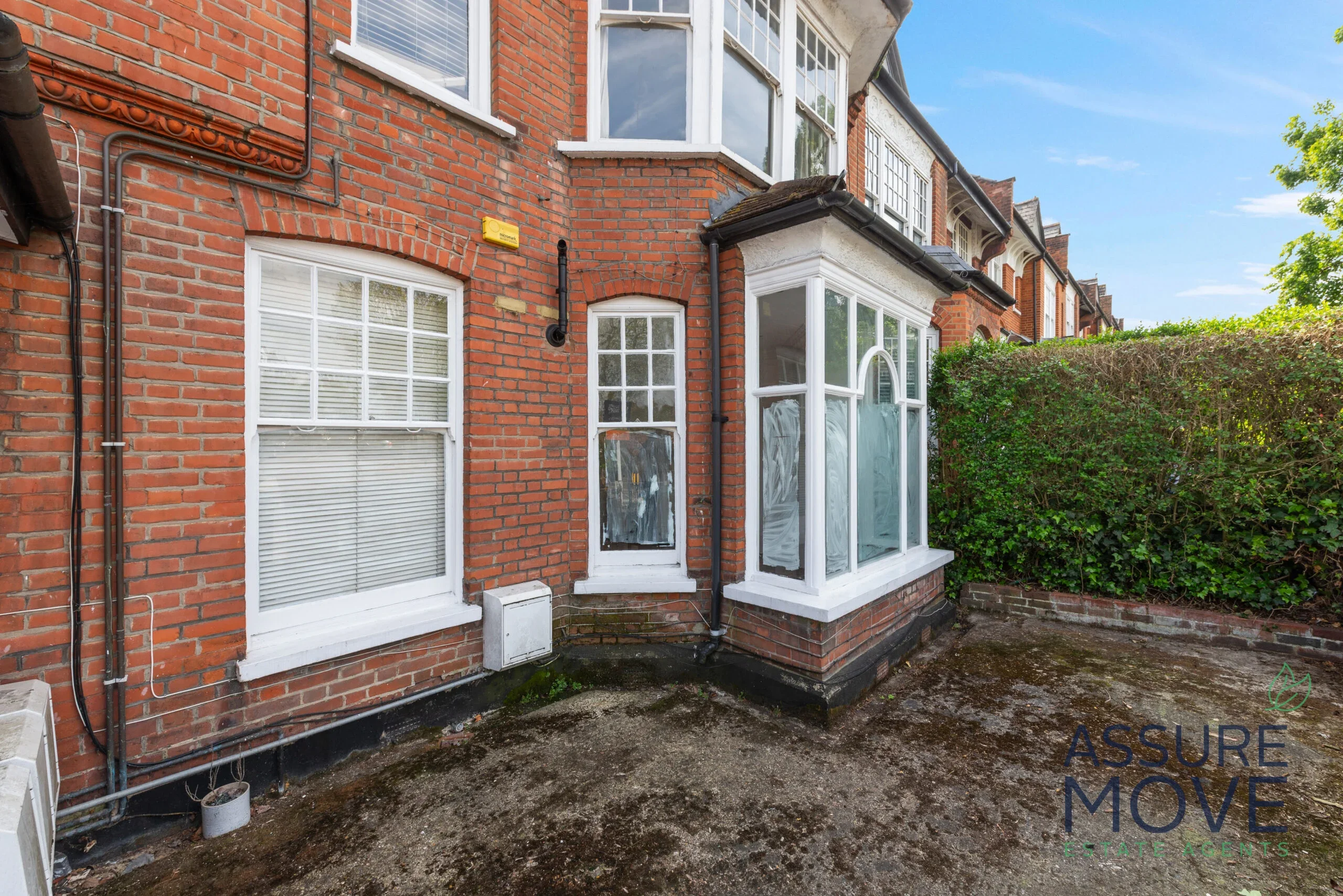 Flat Dukes Avenue in Greater London