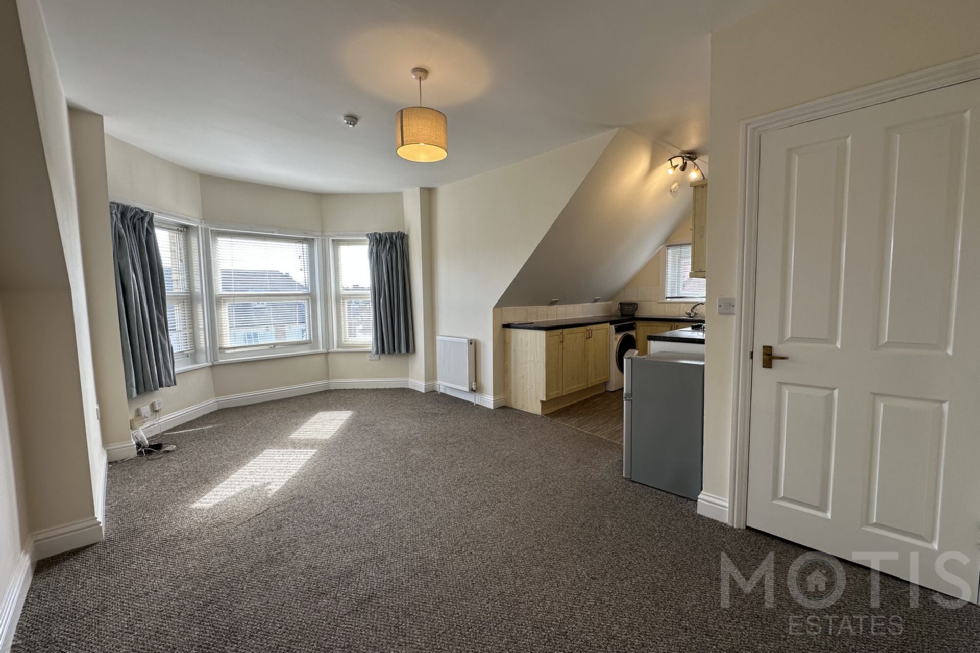 Flat Cheriton Road in Folkestone and Hythe District