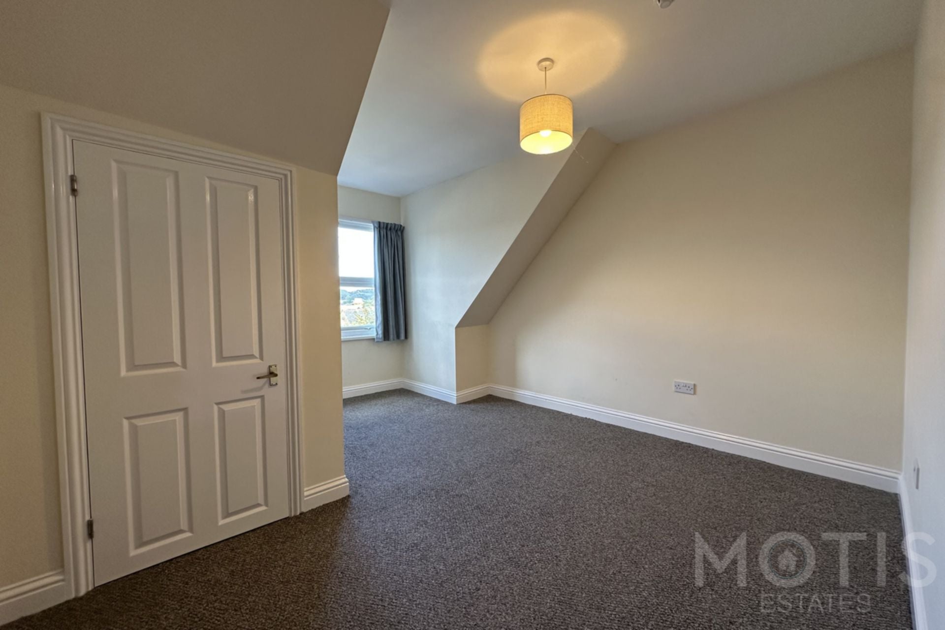 Flat Cheriton Road in Folkestone and Hythe District