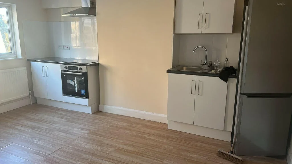Flat Kingston Road in Greater London