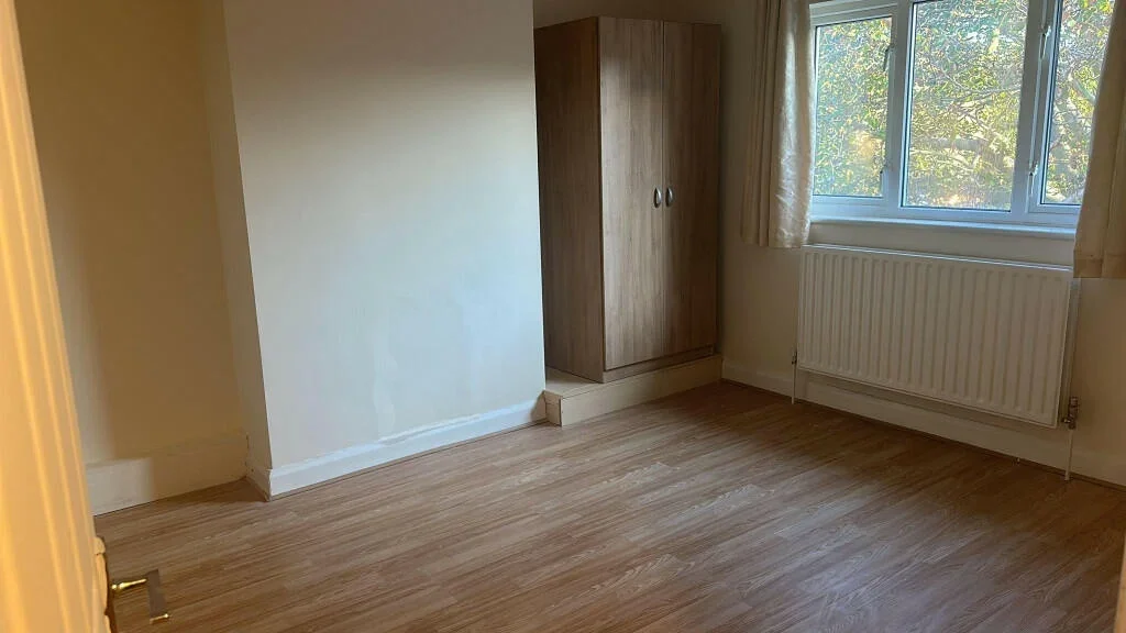 Flat Kingston Road in Greater London