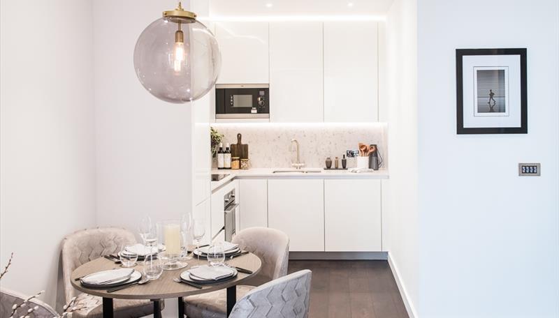 Flat Ponton Road in London